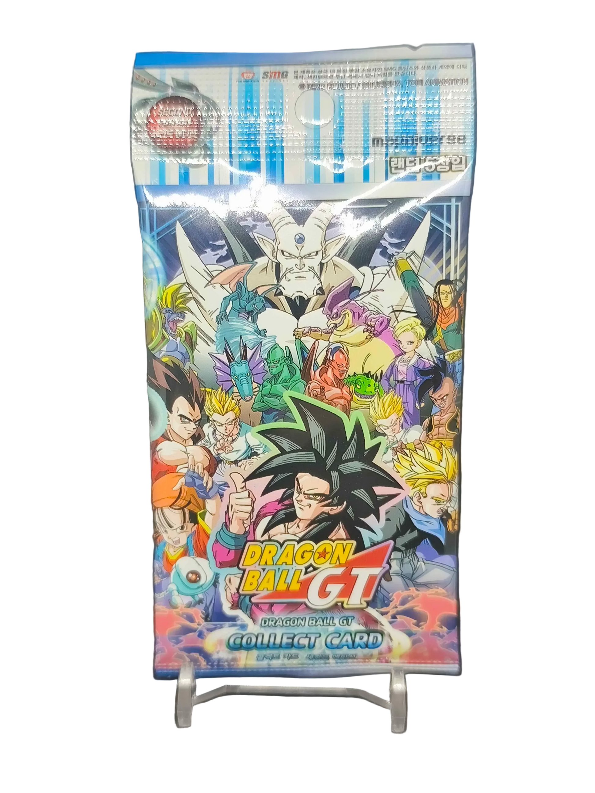 Booster de cartes à collectionner sur le thème animé, personnages stylisés en couverture.