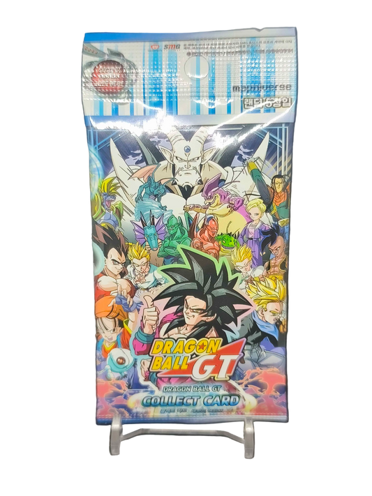 Booster de cartes à collectionner sur le thème animé, personnages stylisés en couverture.